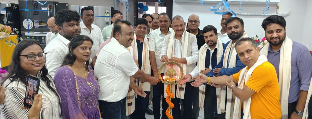 JAMSHEDPUR NEWS: साकची में ‘व्हर्लपूल शॉपी’ का शानदार शुभारंभ, ओपनिंग ऑफर में ग्राहकों को मिल रही भारी छूट और ढेरों उपहार