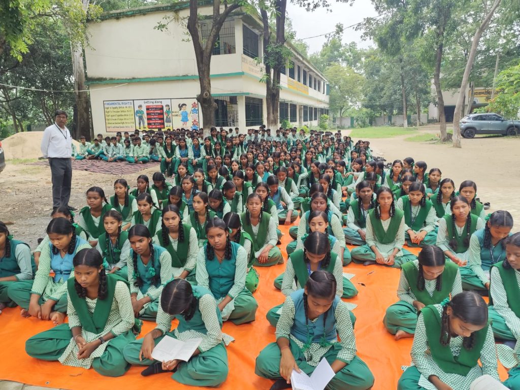 JAMSHEDPUR NEWS: पटमदा के स्कूली बच्चों ने किया कथासम्राट प्रेमचंद की कहानियों का पाठ, ग्रामीण जीवन की हकीकत से हुए रूबरू