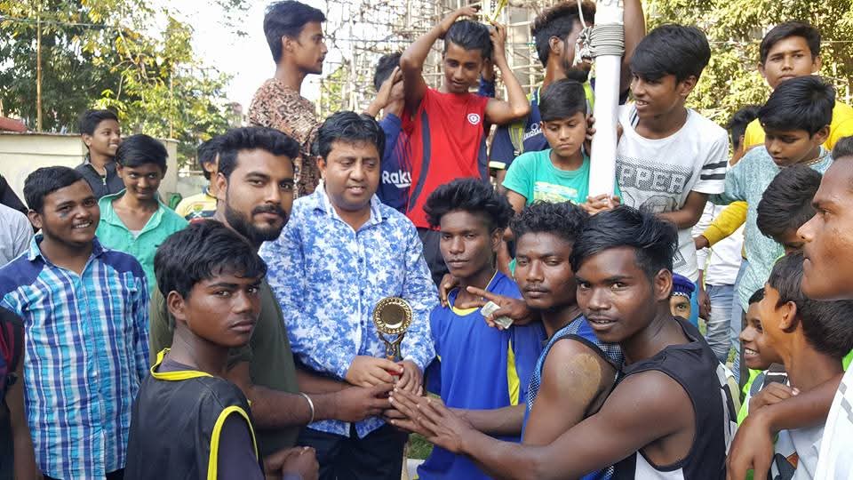 JAMSHEDPUR NEWS: मानगो में एपीआर नायर अंतर बस्ती फुटबॉल टूर्नामेंट संपन्न, राहत ब्वॉयज ने जीता चैंपियन का खिताब