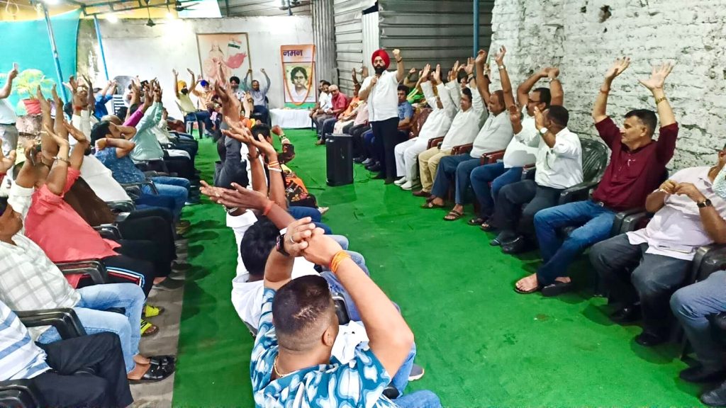 Naman Parivar founder Amarpreet Singh Kale and guests pay tribute to Shaheed Khudiram Bose on his martyrdom day in Jamshedpur