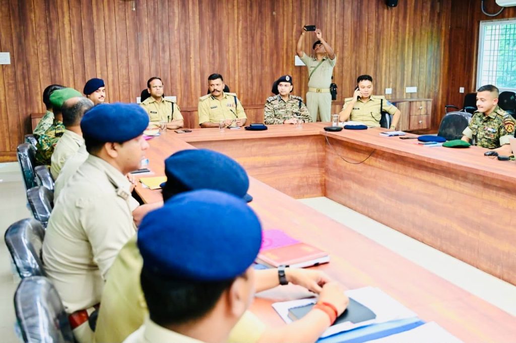 Kolhan DIG chairs high level Naxal review meeting with Jamshedpur SSP and Seraikela SP at SSP office