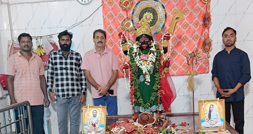 Devotees gather at Shri Shri Dakshineshwari Kali Mandir Burmamines Jamshedpur on Sawan Amavasya