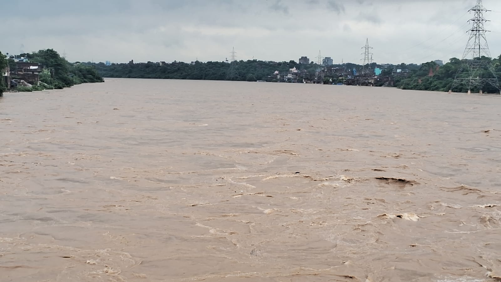 Jamshedpur flood situation worsens as Subarnarekha and Kharkai rivers cross danger mark water enters low-lying areas