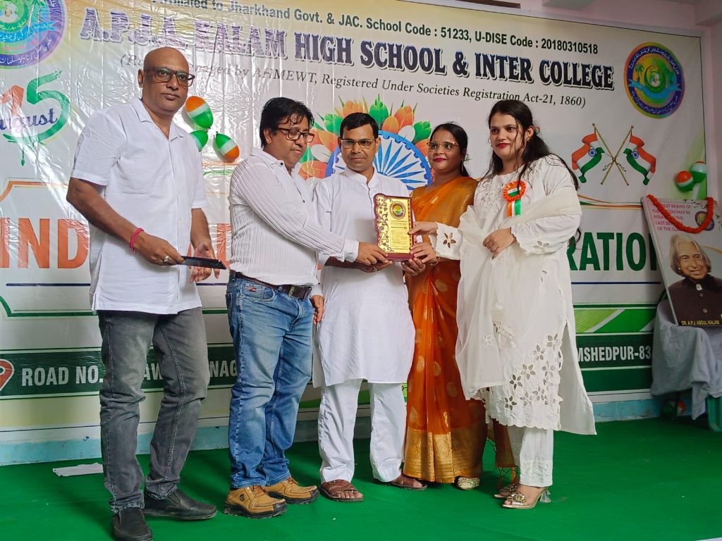 Sameera wins APR Nair Chess Tournament at APJ Abdul Kalam High School Mango Jamshedpur receives cash prize from Dr Afroz Shakeel