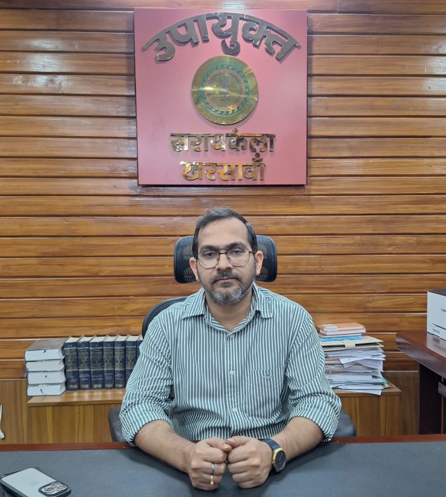 Seraikela Kharsawan DC Nitish Kumar Singh issues high alert for heavy rainfall and flood threat instructing circle officers