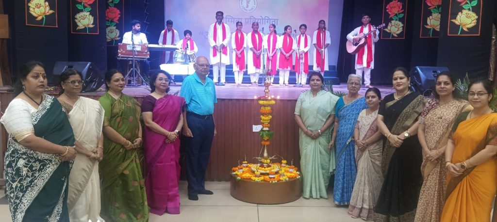 Students participating and winning in Abhivyakti Ki Udaan elocution competition at DBMS Kadma High School Jamshedpur