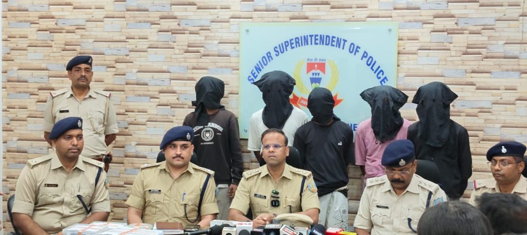 Jamshedpur Police arrests 5 criminals of chain snatching gang recovers 31 mobile phones and vehicles