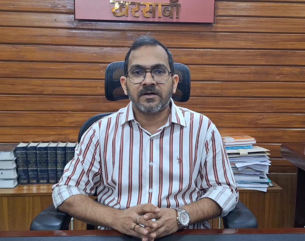 Seraikela DC Nitish Kumar Singh issues advisory and health guidelines to prevent snakebite casualties during monsoon