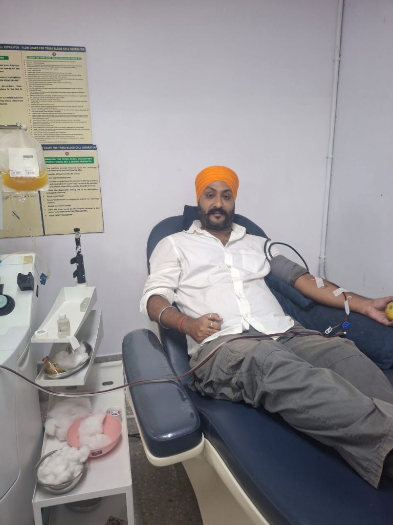 Jamshedpur News: आगाज़ संस्था के अध्यक्ष इंद्रजीत सिंह ने 31वीं बार किया प्लेटलेट्स दान, युवाओं से की रक्तदान की अपील