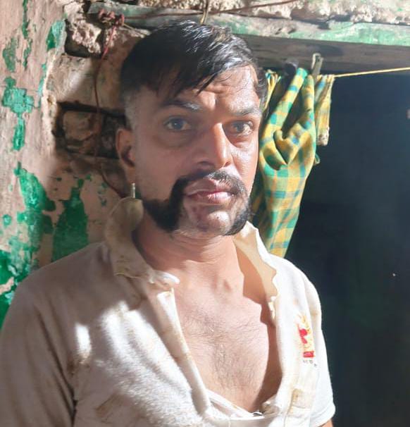 ADITYAPUR NEWS:आदित्यपुर रेलवे कॉलोनी में दुर्गा पूजा का नोटिस लगाने गए मंदिर समिति के कैशियर और होमगार्ड पर जानलेवा हमला, एक गिरफ्तार