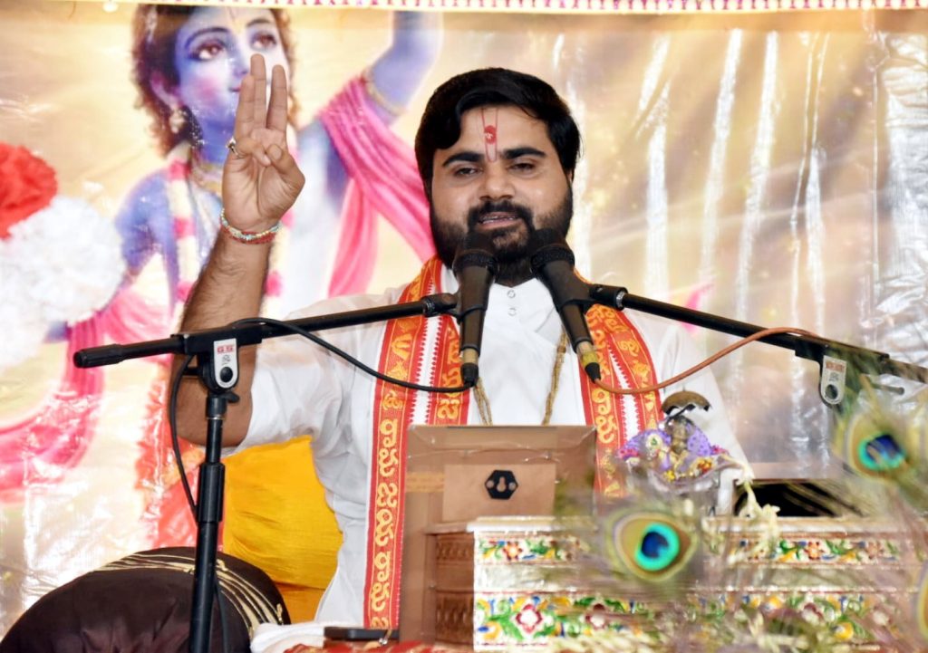 JAMSHEDPUR NEWS : बिष्टुपुर सत्यनारायण मंदिर में सात दिवसीय श्रीमद् भागवत कथा का भव्य शुभारंभ, हिमांशु महाराज ने दिया ‘प्रेम ही ईश्वर है’ का संदेश