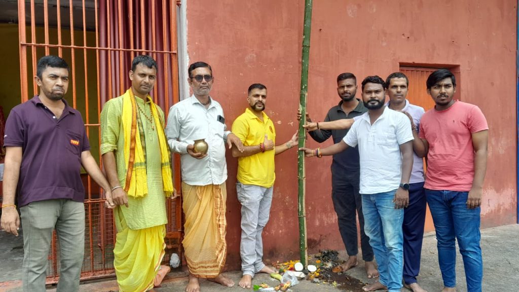 Adityapur News :आदित्यपुर रेलवे कॉलोनी में भूमि पूजन के साथ 67वें दुर्गा पूजा महोत्सव की तैयारियां शुरू, भव्य पंडाल और सांस्कृतिक कार्यक्रमों की होगी धूम