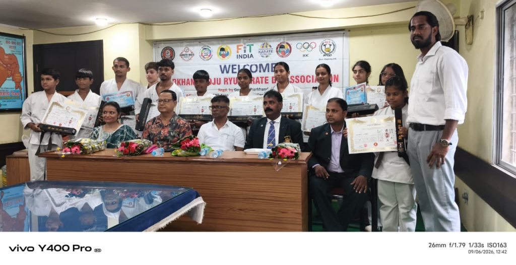 JAMSHEDPUR NEWS :झारखंड गोजू र्यू कराटे-डो एसोसिएशन द्वारा ब्लैक बेल्ट प्रमाण-पत्र वितरण समारोह आयोजित, 12 खिलाड़ियों को मिला ‘शो-डान’ सम्मान