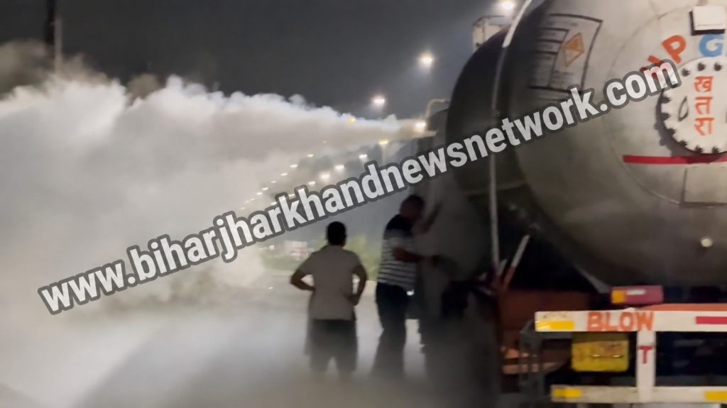 Jamshedpur: LPG Gas Tanker Leaks Near Sonari Dumuhani, Major Tragedy Averted Due to Driver’s Alertness and Police Promptness