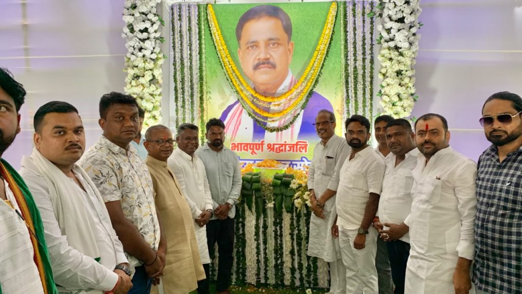 JAMSHEDPUR NEWS :झामुमो पूर्वी सिंहभूम समिति ने गिरिडीह पहुंच सुदीब्य कुमार सोनू को दी श्रद्धांजलि