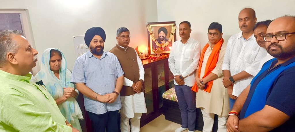 Jamshedpur News :BJP State President Aditya Sahu and Others Pay Tribute to Late Sardar Trilochan Singh