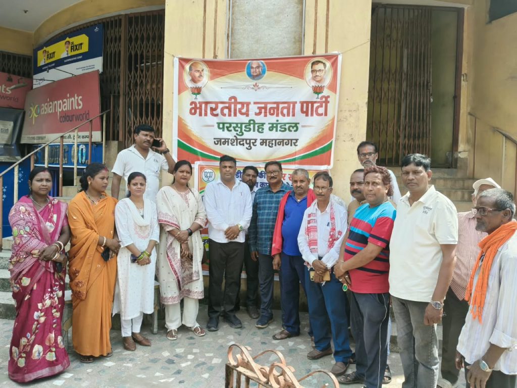 JAMSHEDPUR NEWS: खासमहाल–गोविंदपुर सड़क को लेकर भाजपा का जनसमर्थन अभियान, 3,500 लोगों ने किए हस्ताक्षर