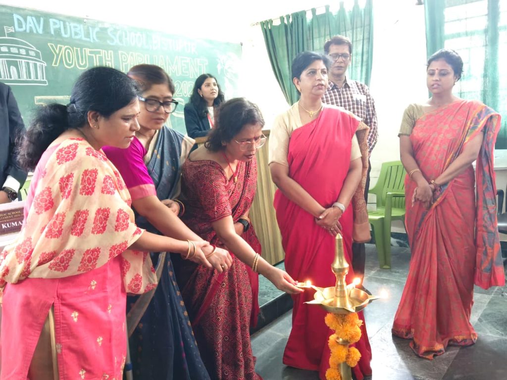 JAMSHEDPUR NEWS: DAV बिष्टुपुर में यूथ पार्लियामेंट 2026 का आगाज, 143 छात्रों ने संसद और UNGA में किया मंथन