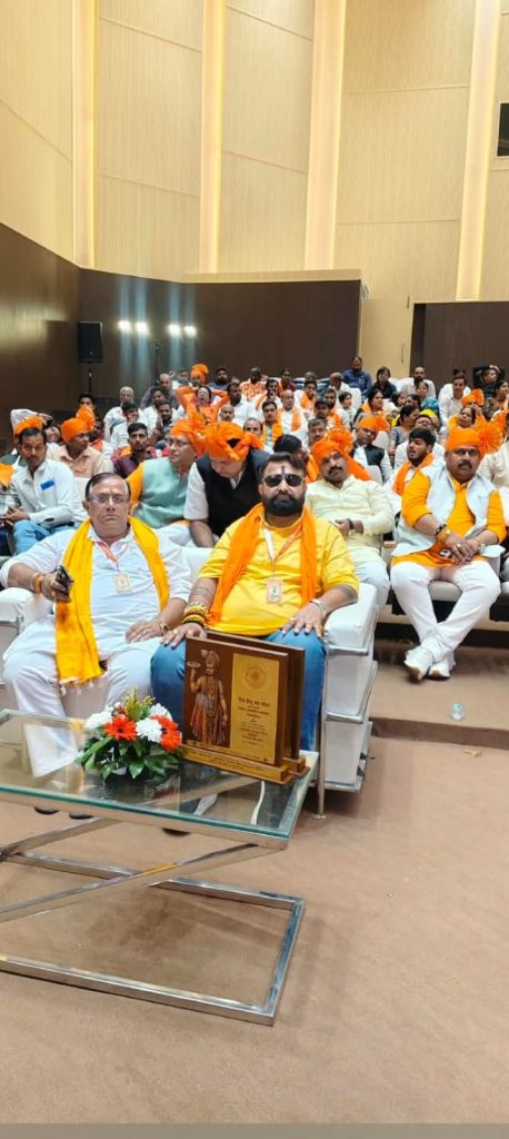 ADITYAPUR NEWS: लखनऊ में विश्व हिंदू रक्षा परिषद का अंतरराष्ट्रीय हिन्दू प्रतिनिधि महासम्मेलन संपन्न, 21 देशों के प्रतिनिधियों ने लिया सनातन रक्षा का संकल्प