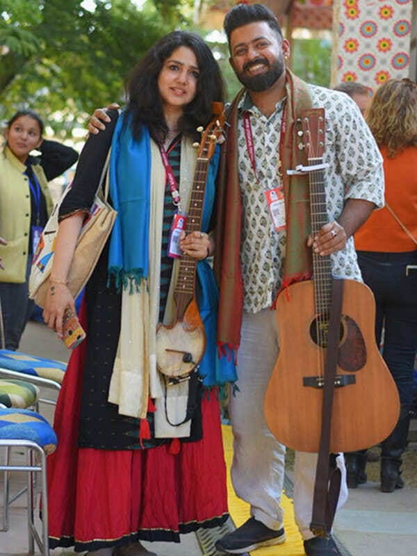 चिन्मयी त्रिपाठी एवं जोएल मुखर्जी