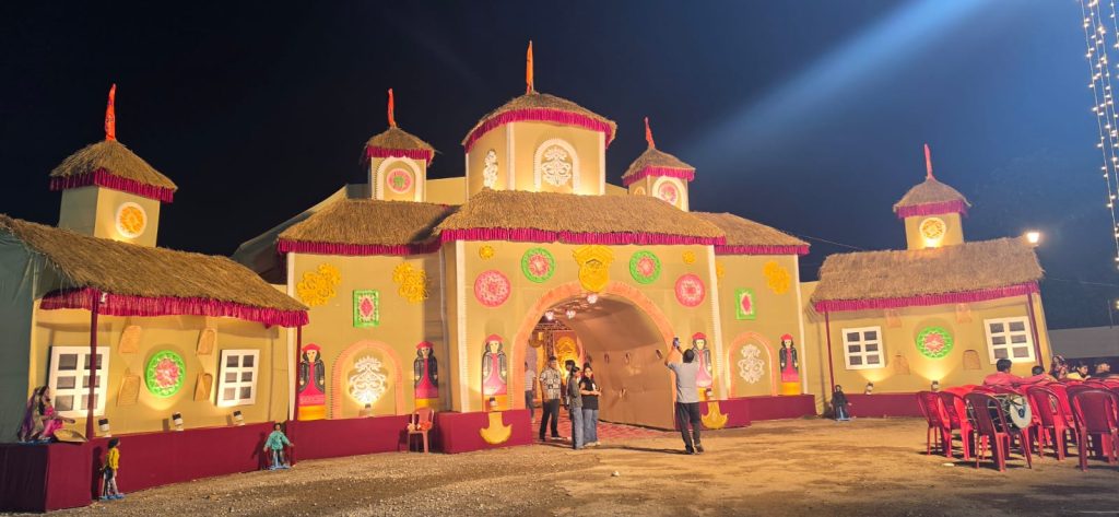 JAMSHEDPUR NEWS: गोलमुरी में दिखेगी झारखंड के गांवों और आदिवासी संस्कृति की अनूठी झलक, पूर्व CM रघुवर दास ने किया दुर्गा पूजा पंडाल का उद्घाटन