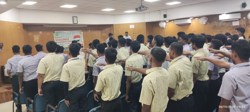 ADITYAPUR NEWS: इंडो डेनिश टूल रूम में सतर्कता जागरूकता कार्यक्रम, कर्मचारियों और विद्यार्थियों ने ली भ्रष्टाचार मुक्त भारत की शपथ
