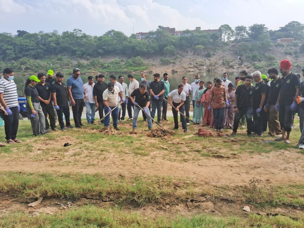 ADITYAPUR NEWS :छठ महापर्व को लेकर नगर निगम अलर्ट, जयप्रकाश उद्यान घाट पर चलाया गया वृहद सफाई अभियान
